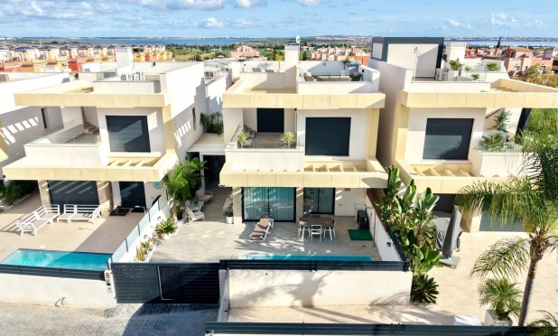 Villa - Resale - Los Montesinos - La Herrada