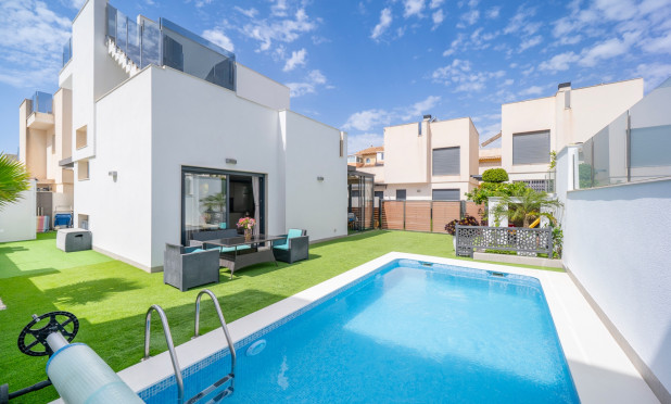 Villa - Reventa - Torrevieja - C-47286