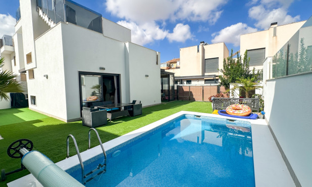 Villa - Revente - Torrevieja - Nueva Torrevieja - Aguas Nuevas