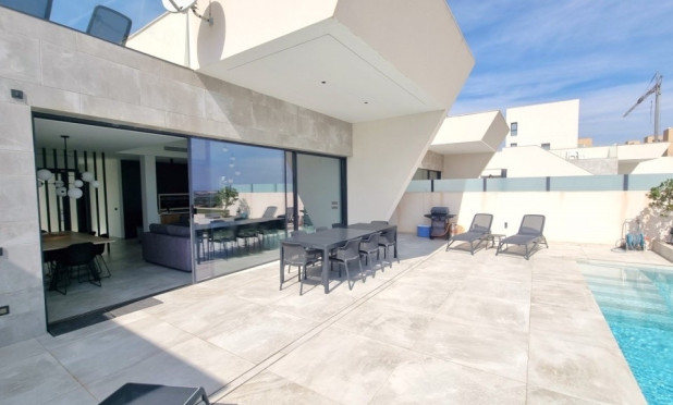 Villa - Wiederverkauf - Ciudad Quesada - C-95476