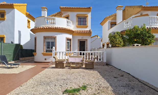 Villa - Wiederverkauf - Guardamar del Segura - C-85905