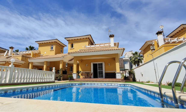 Villa - Wiederverkauf - Orihuela Costa - La Zenia