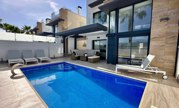 Villa - Wiederverkauf - Orihuela Costa - Lomas de Cabo Roig