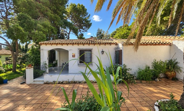 Villa - Wiederverkauf - Orihuela Costa - Punta Prima