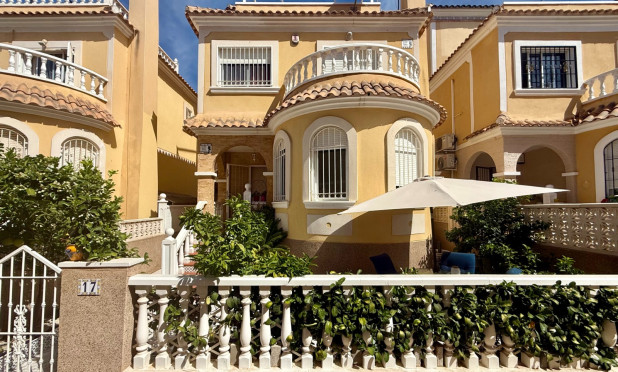 Villa - Wiederverkauf - Orihuela Costa - Villamartín