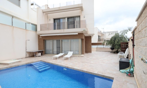 Villa - Wiederverkauf - Orihuela Costa - Villamartín