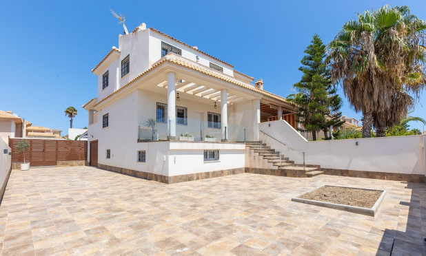 Villa - Wiederverkauf - Torrevieja - Aguas Nuevas