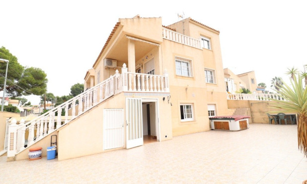 Villa - Wiederverkauf - Torrevieja - Los Balcones