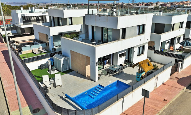 Villa - Wiederverkauf - Villamartín - Villamartín