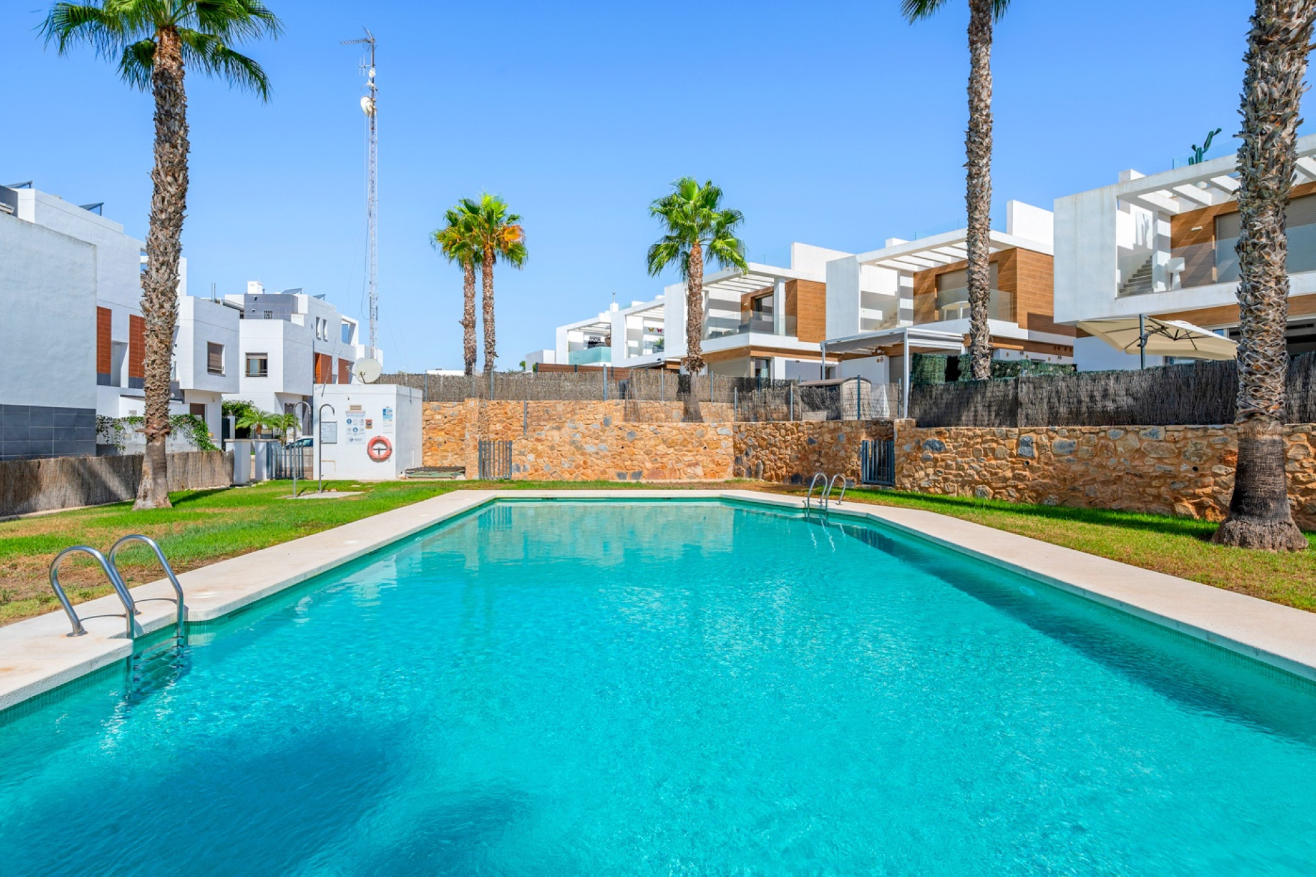 Wiederverkauf - Villa - Orihuela Costa - Villamartín