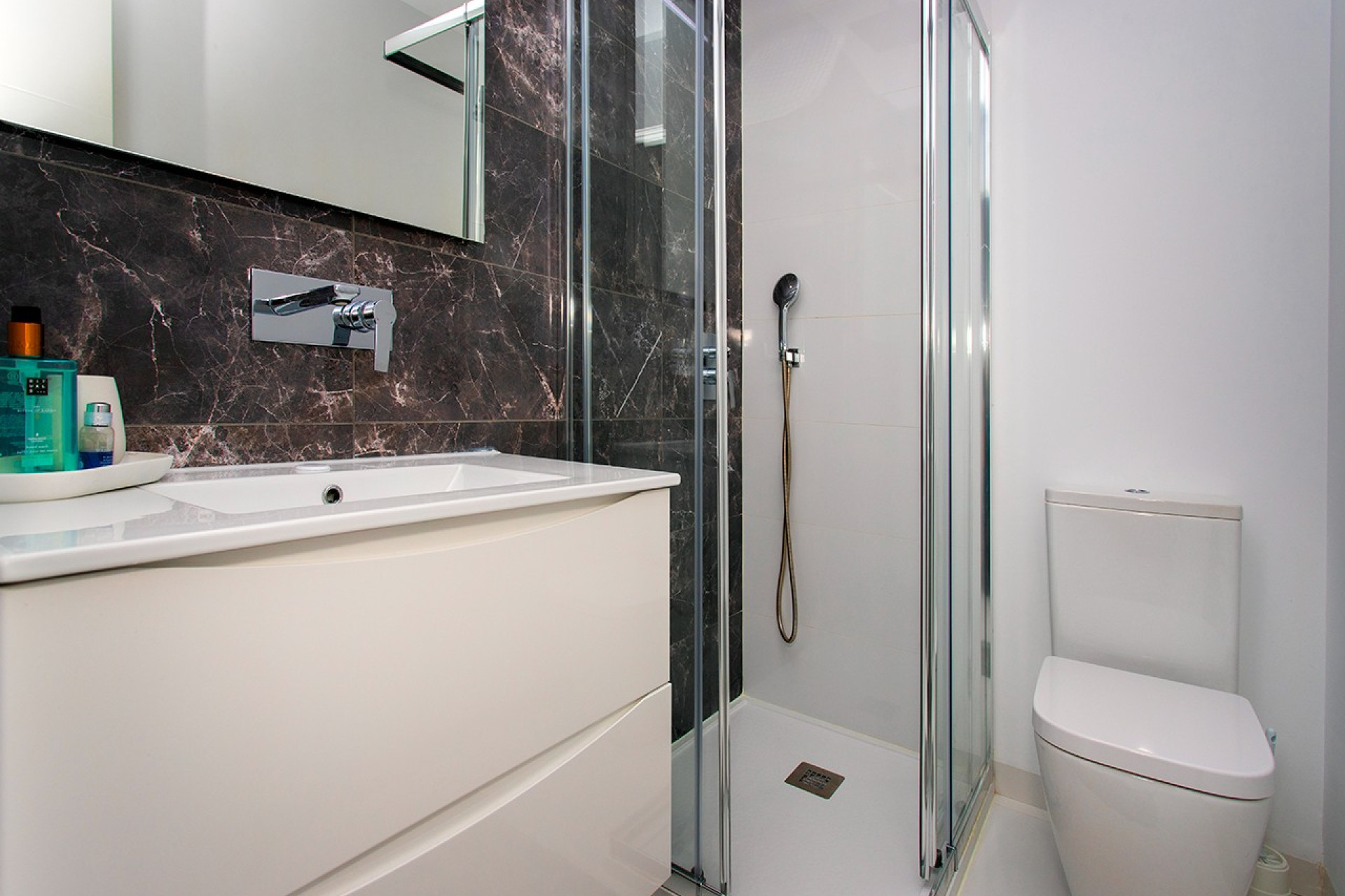 Wynajem długoterminowy - Mieszkanie w bloku - San Miguel de Salinas