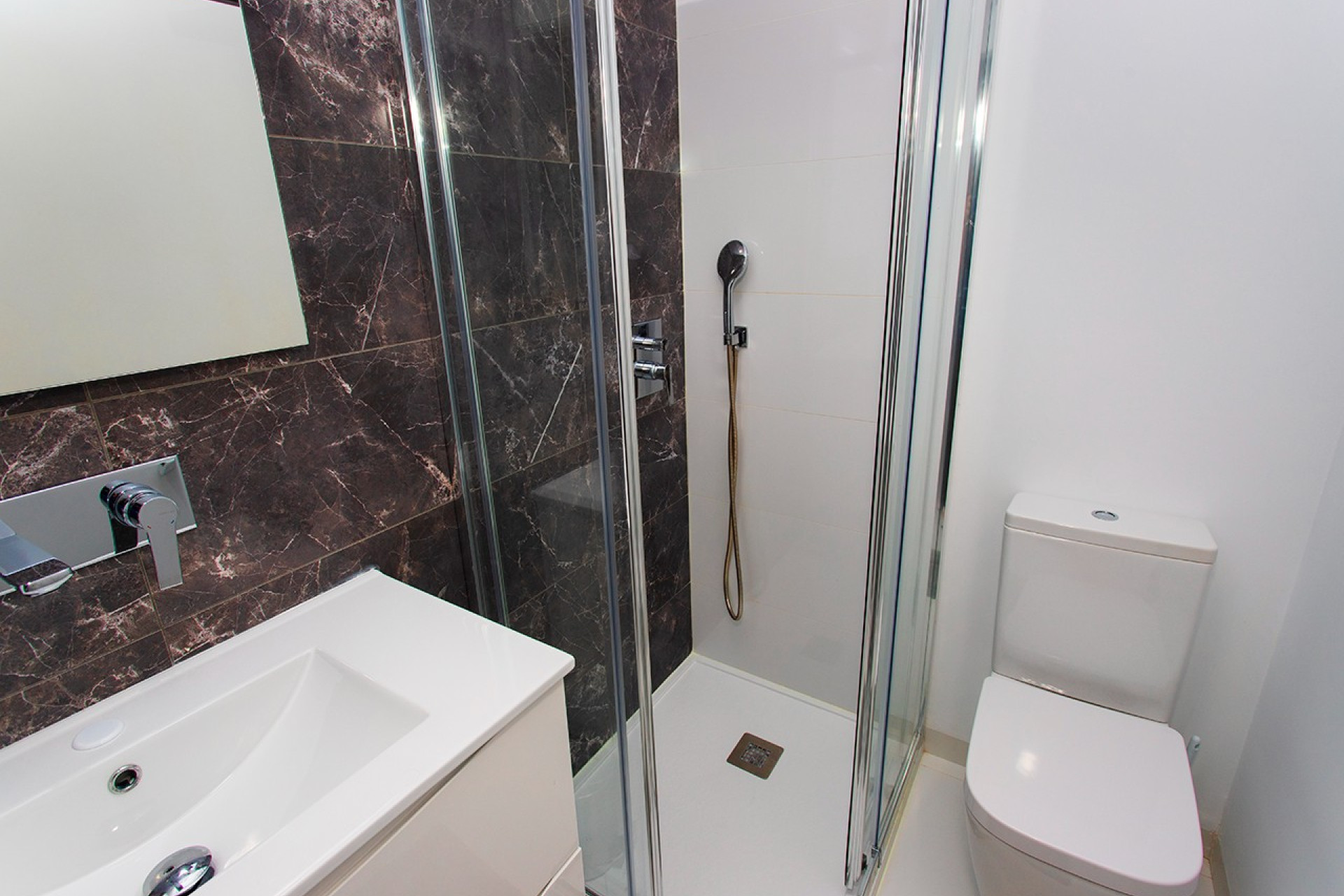 Wynajem długoterminowy - Mieszkanie w bloku - San Miguel de Salinas