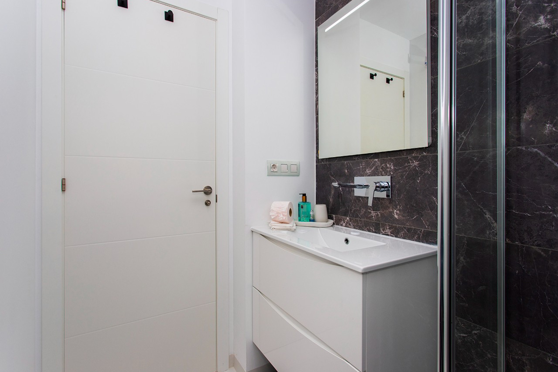 Wynajem długoterminowy - Mieszkanie w bloku - San Miguel de Salinas