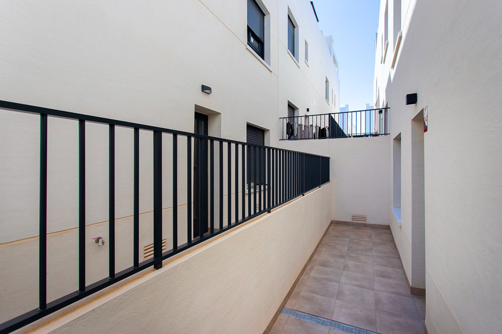 Wynajem długoterminowy - Mieszkanie w bloku - San Miguel de Salinas