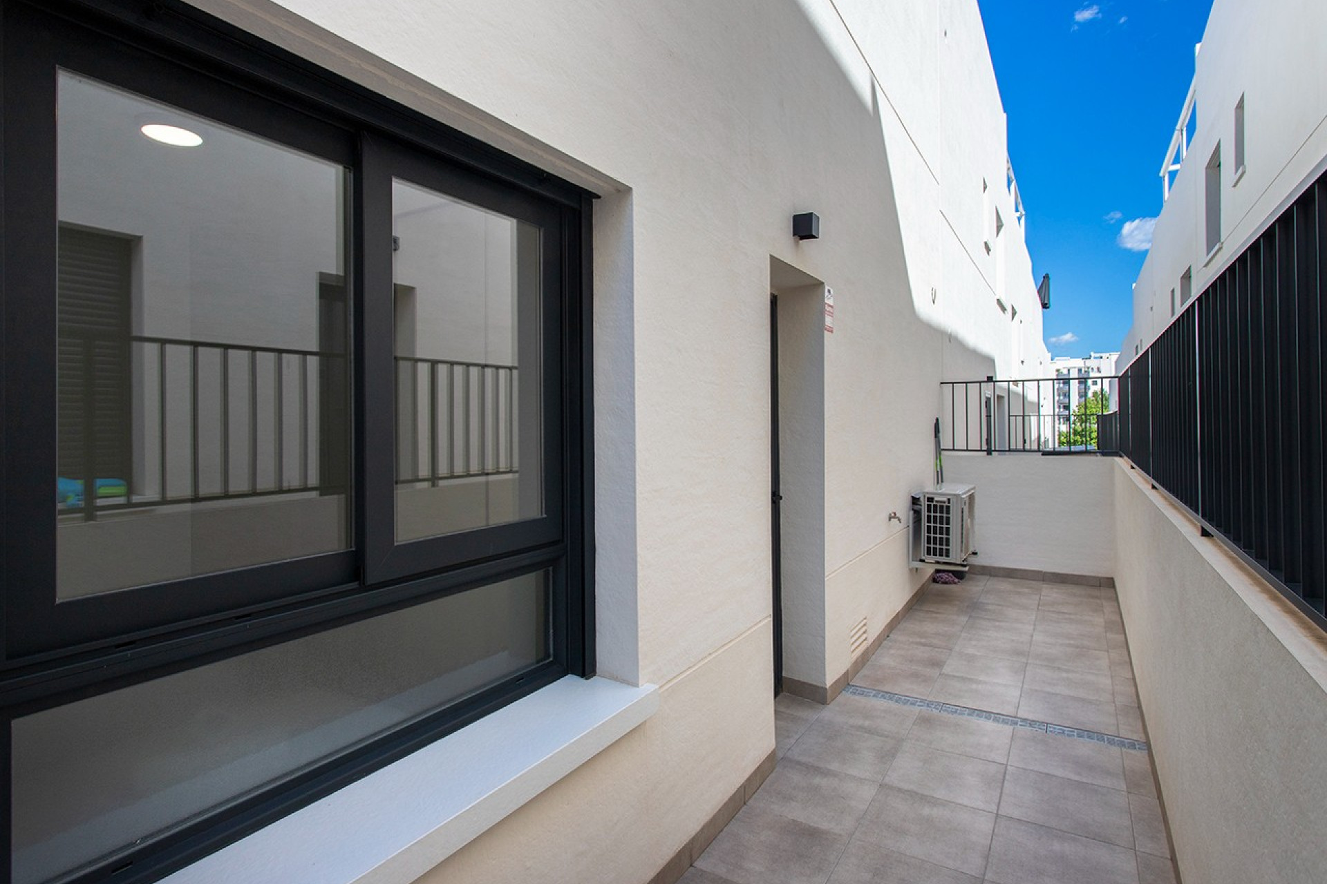 Wynajem długoterminowy - Mieszkanie w bloku - San Miguel de Salinas