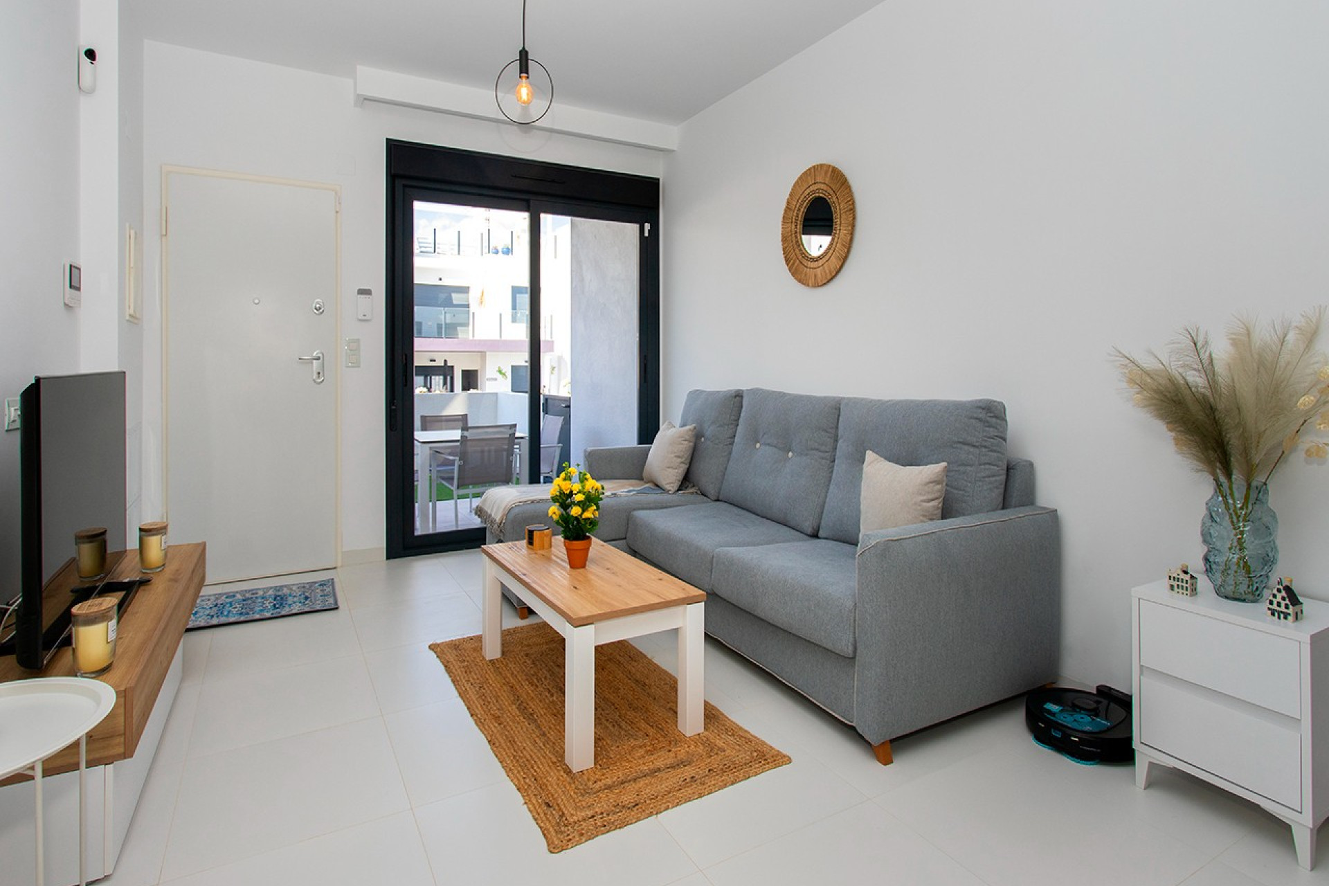 Wynajem długoterminowy - Mieszkanie w bloku - San Miguel de Salinas