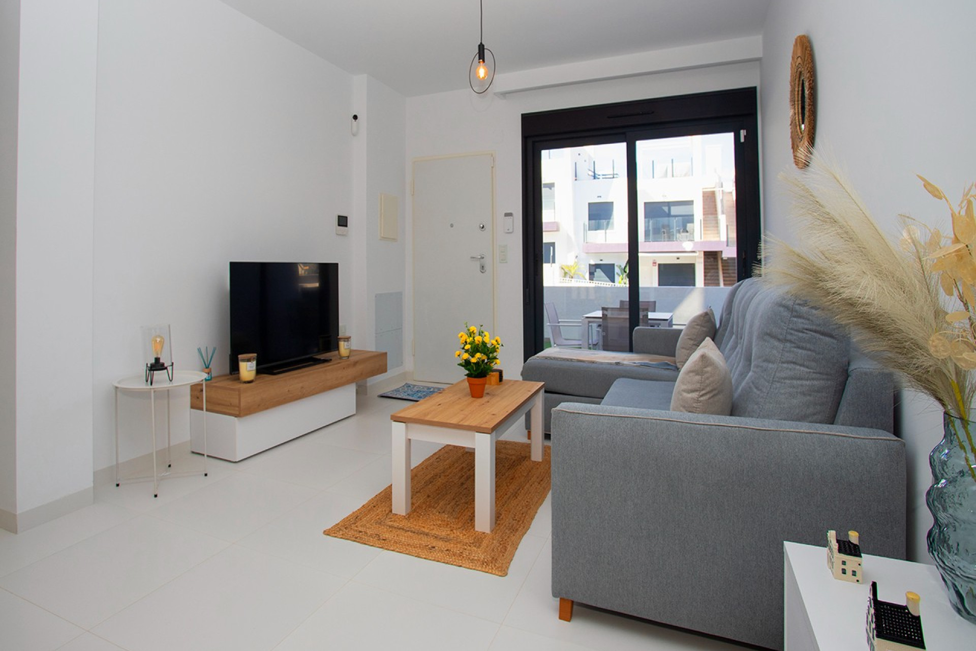 Wynajem długoterminowy - Mieszkanie w bloku - San Miguel de Salinas