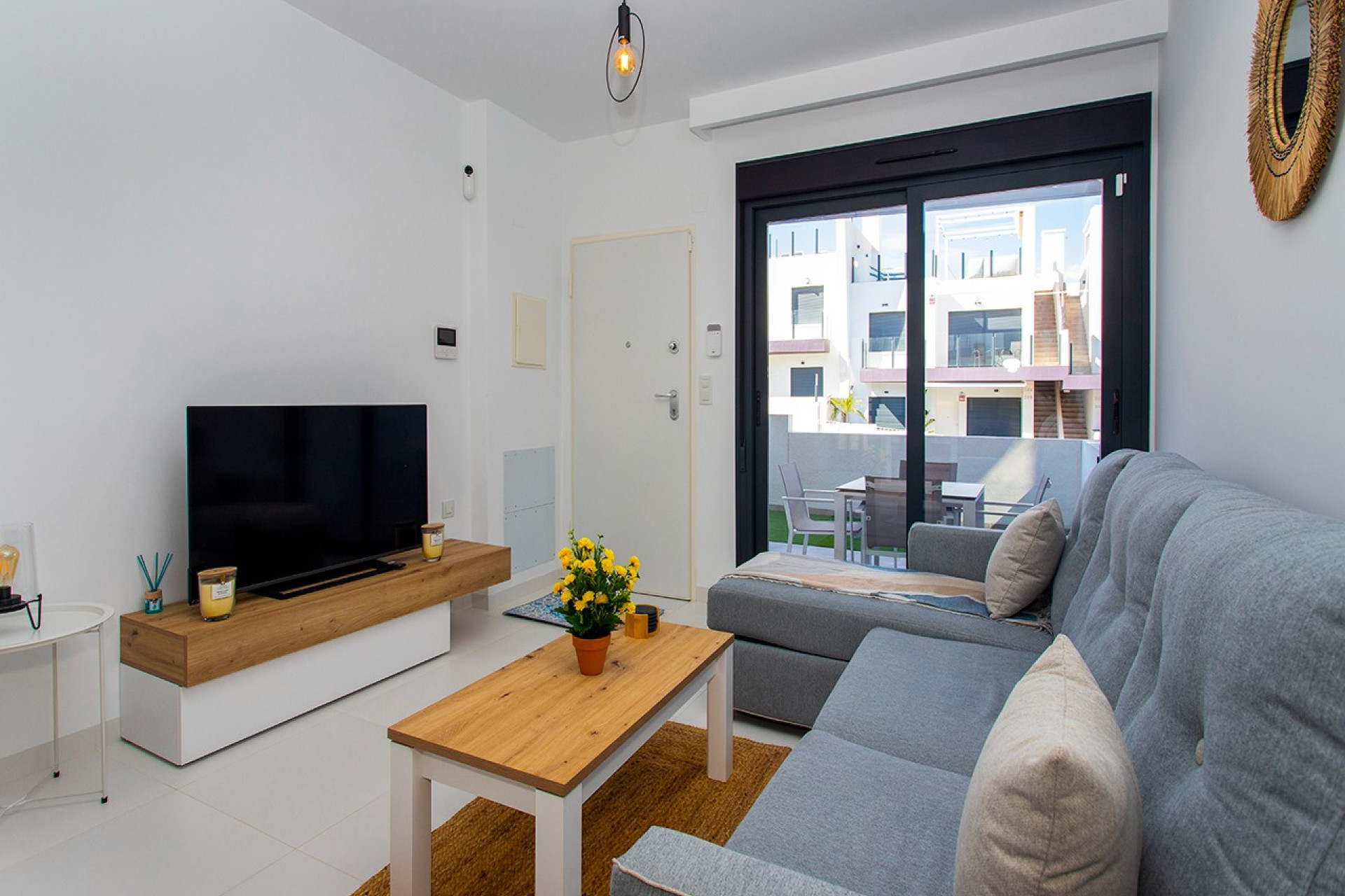 Wynajem długoterminowy - Mieszkanie w bloku - San Miguel de Salinas