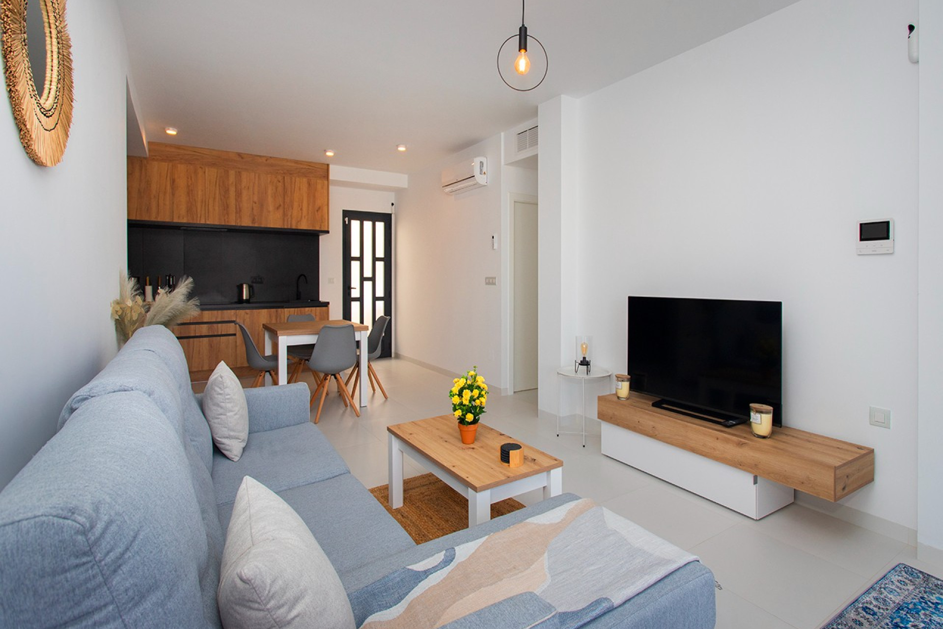 Wynajem długoterminowy - Mieszkanie w bloku - San Miguel de Salinas