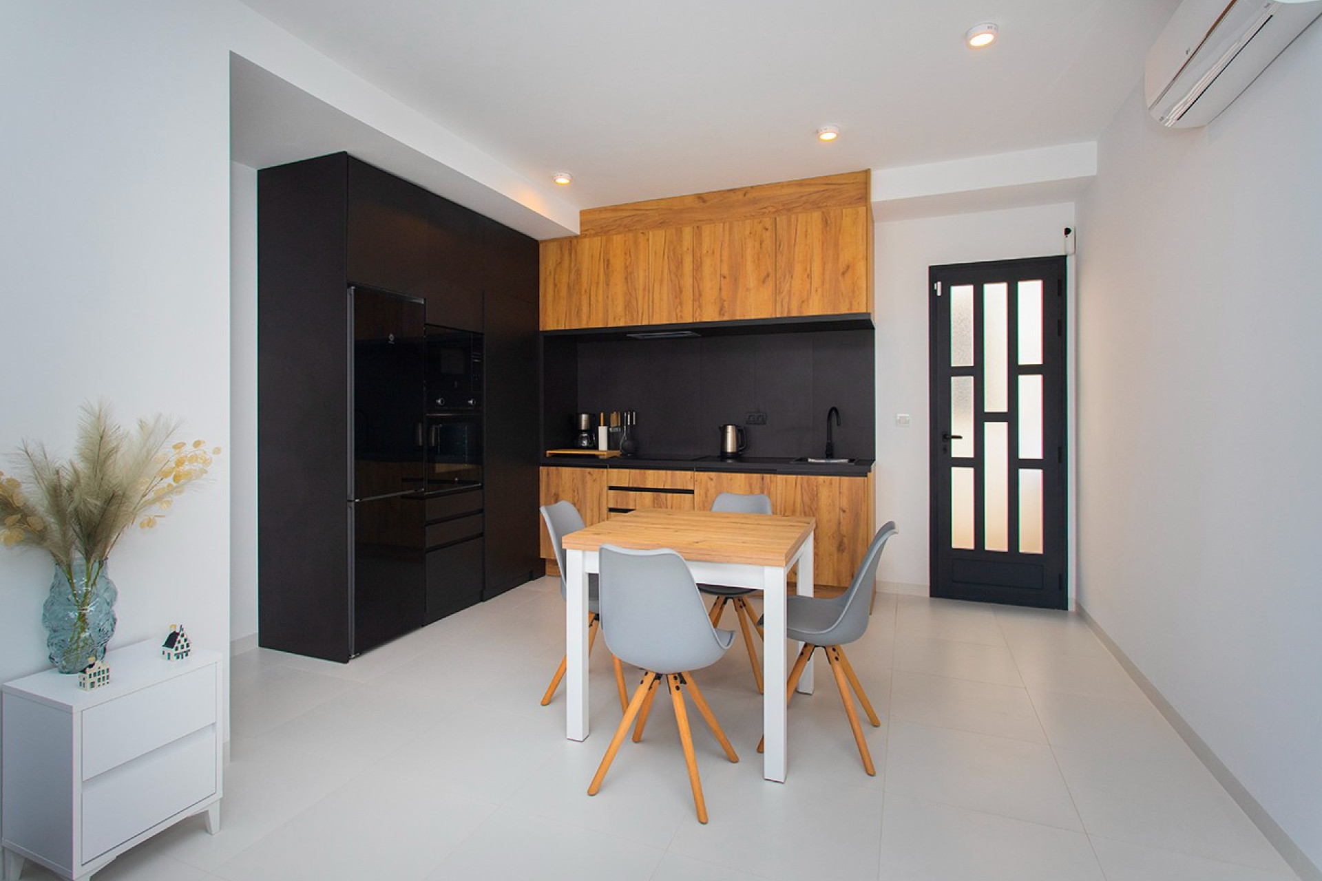 Wynajem długoterminowy - Mieszkanie w bloku - San Miguel de Salinas