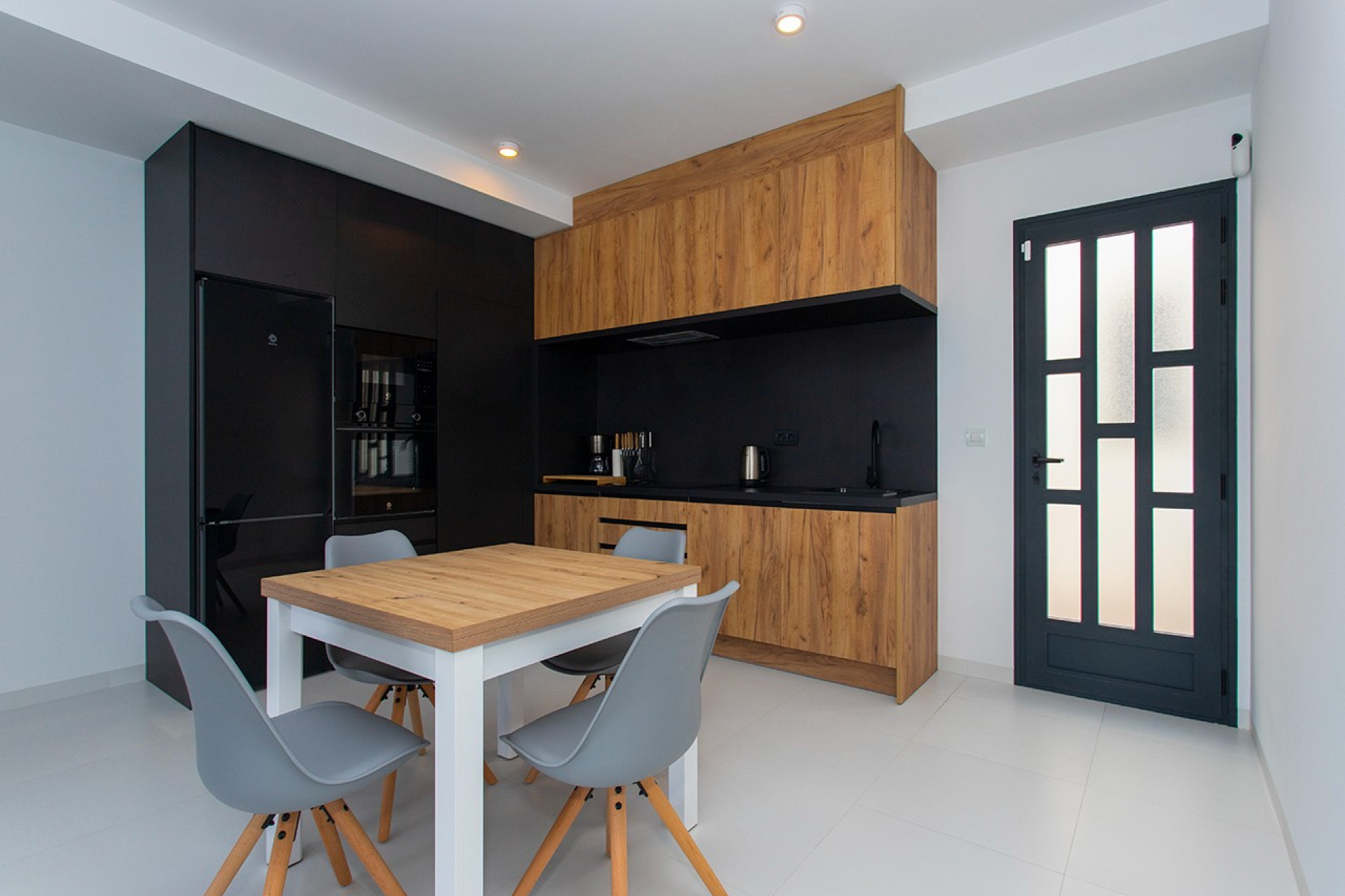 Wynajem długoterminowy - Mieszkanie w bloku - San Miguel de Salinas