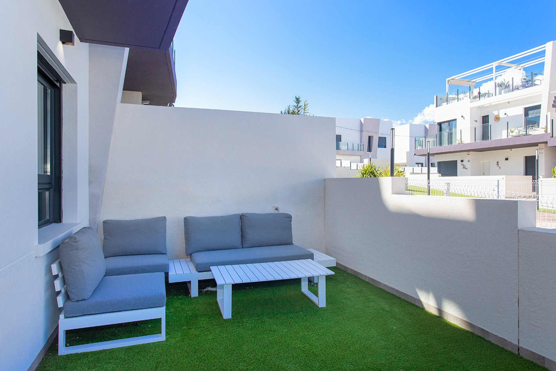 Wynajem długoterminowy - Mieszkanie w bloku - San Miguel de Salinas