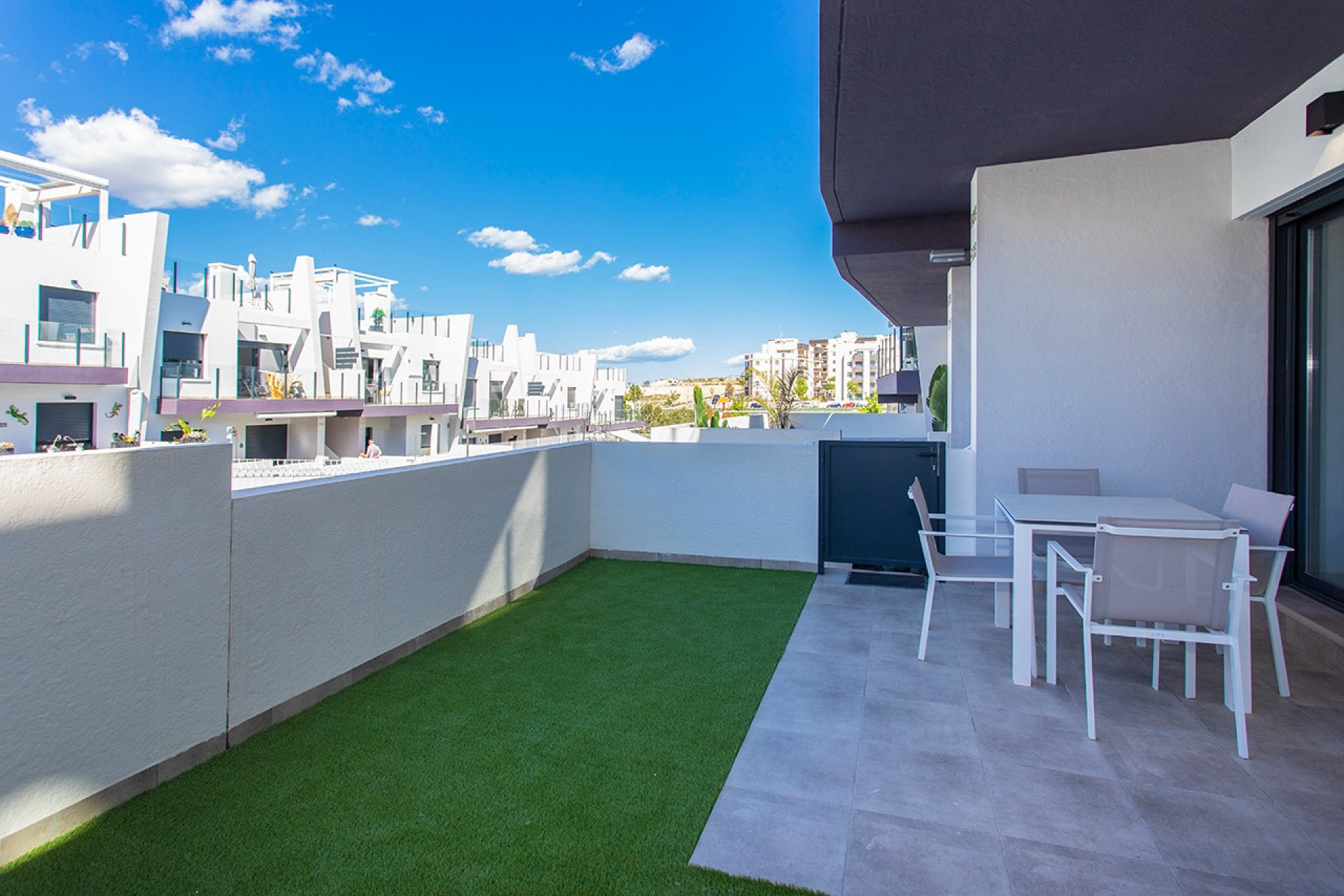 Wynajem długoterminowy - Mieszkanie w bloku - San Miguel de Salinas