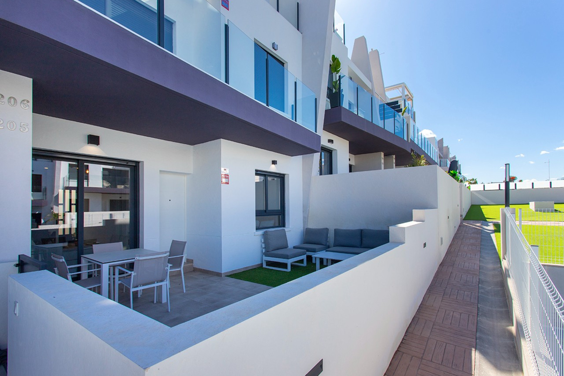 Wynajem długoterminowy - Mieszkanie w bloku - San Miguel de Salinas