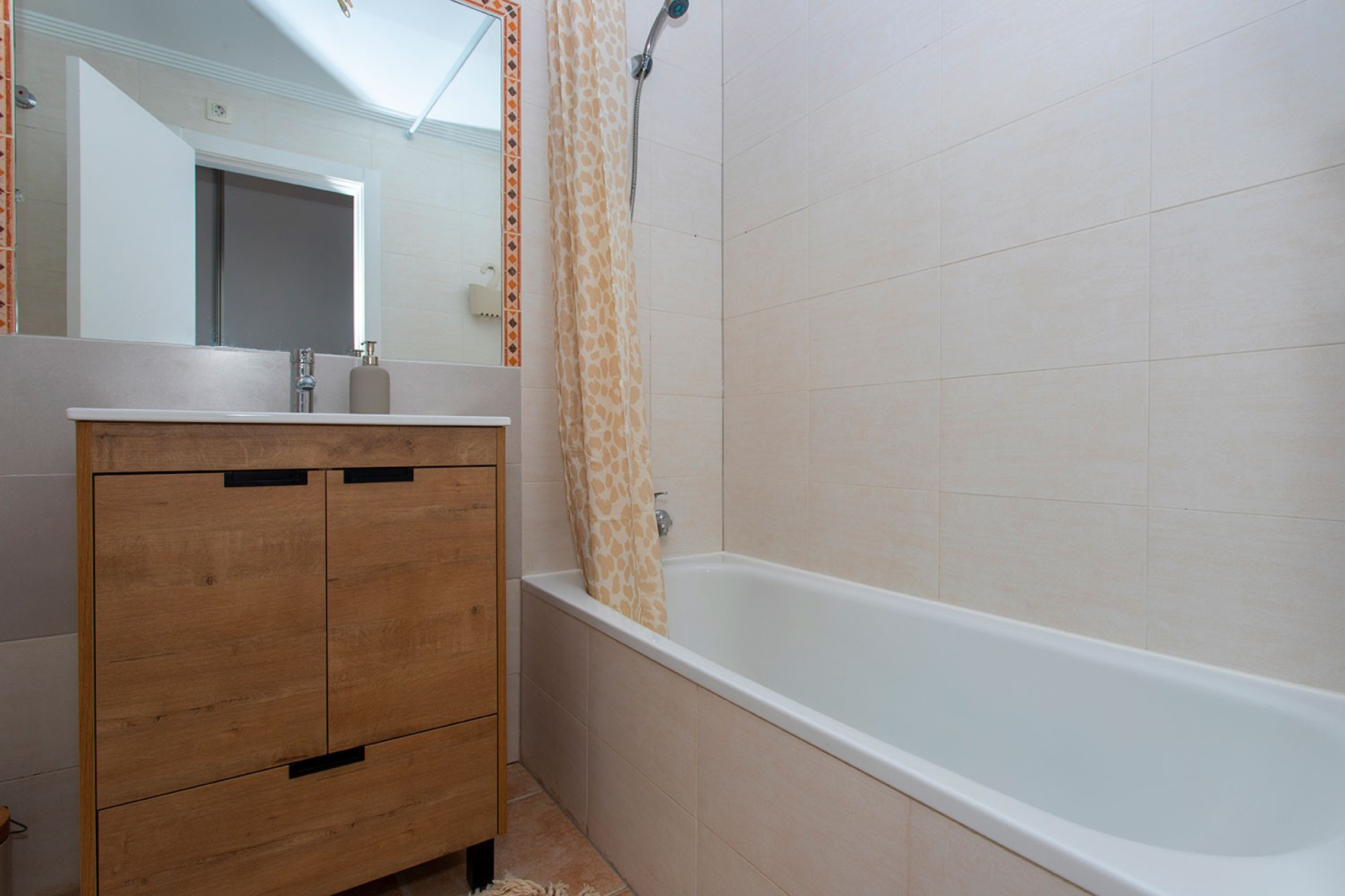 Wynajem długoterminowy - Mieszkanie w bloku - Torrevieja - La Veleta