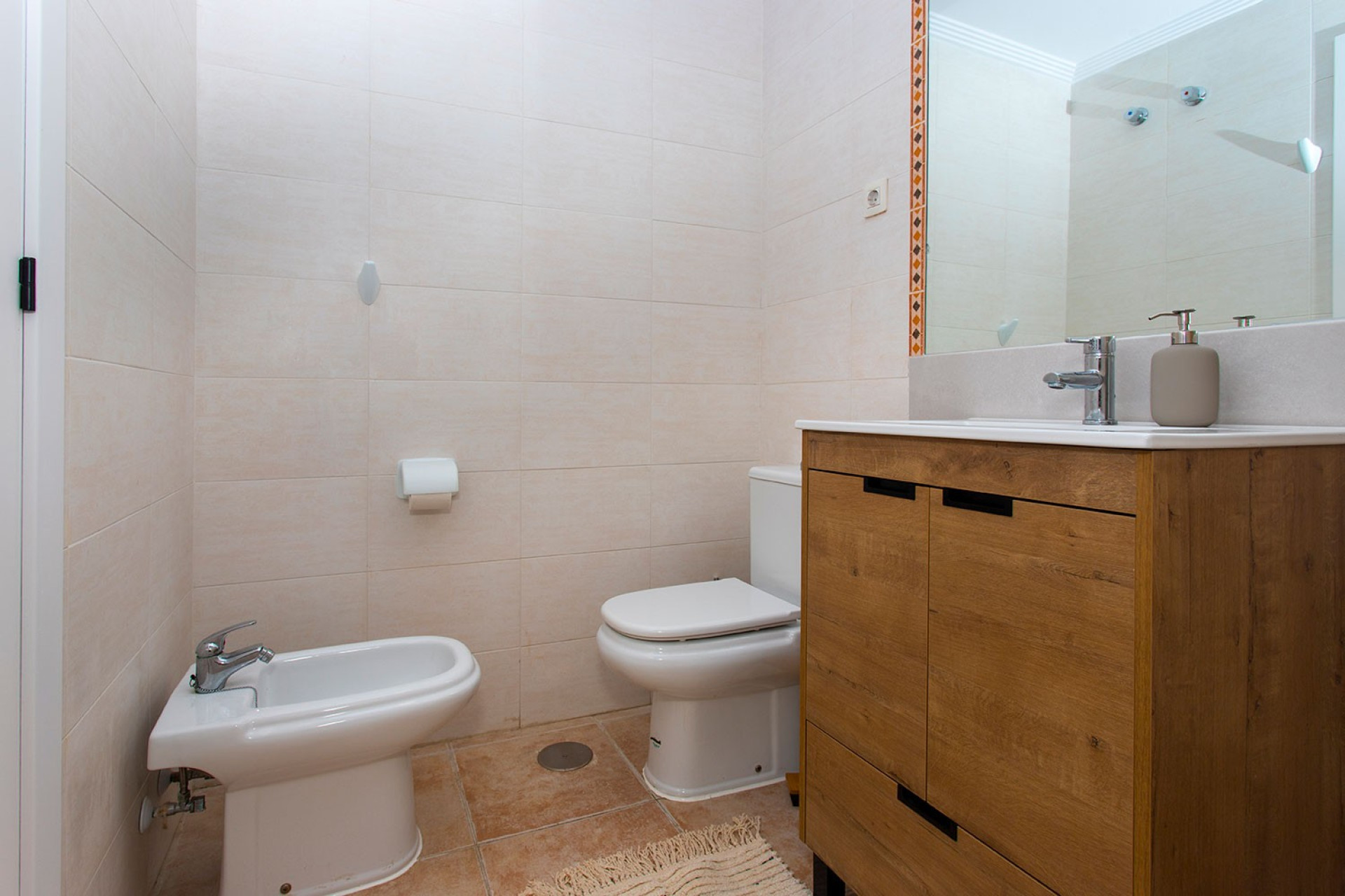 Wynajem długoterminowy - Mieszkanie w bloku - Torrevieja - La Veleta