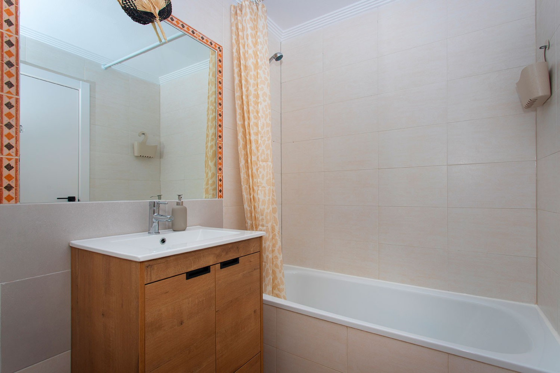 Wynajem długoterminowy - Mieszkanie w bloku - Torrevieja - La Veleta