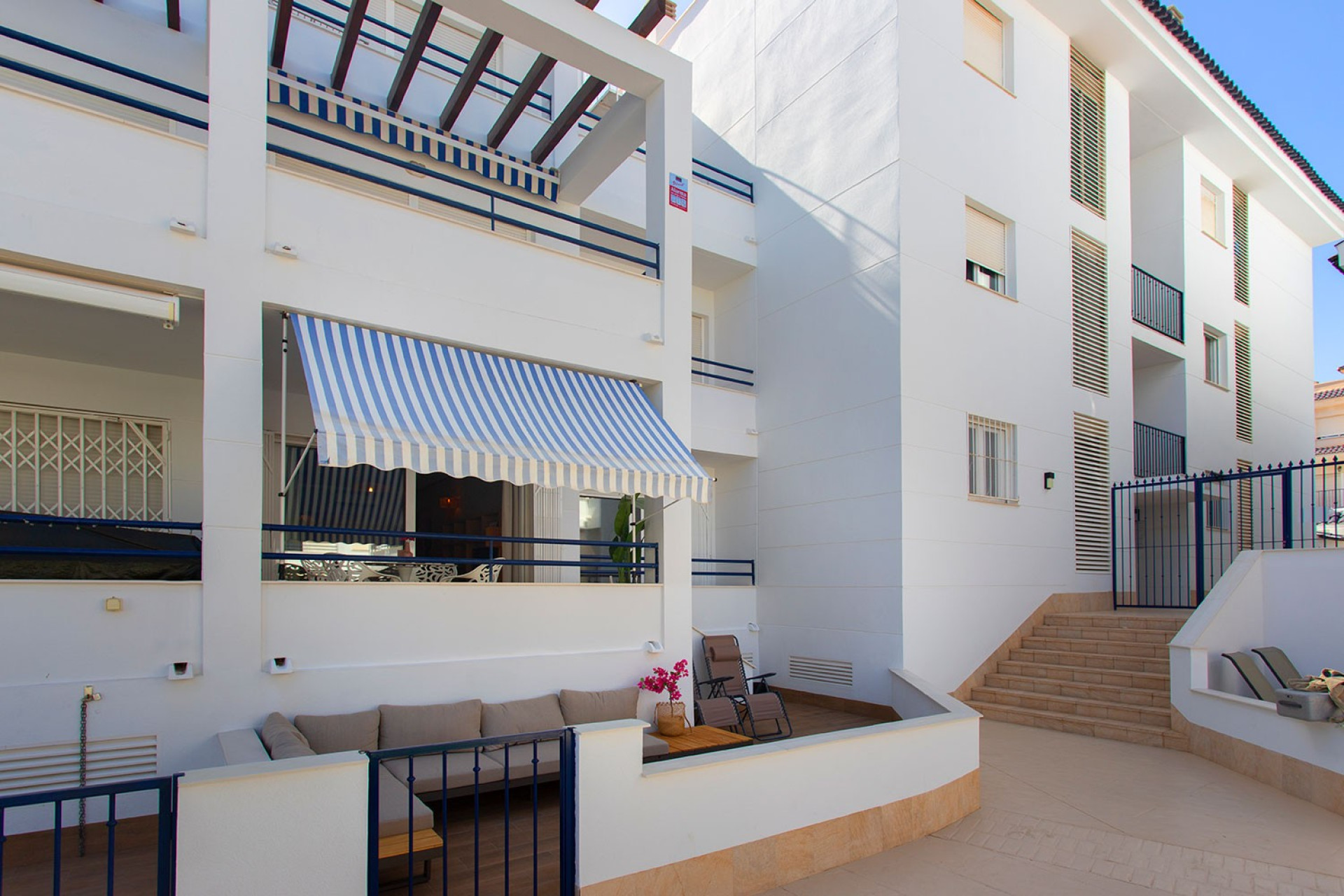 Wynajem długoterminowy - Mieszkanie w bloku - Torrevieja - La Veleta