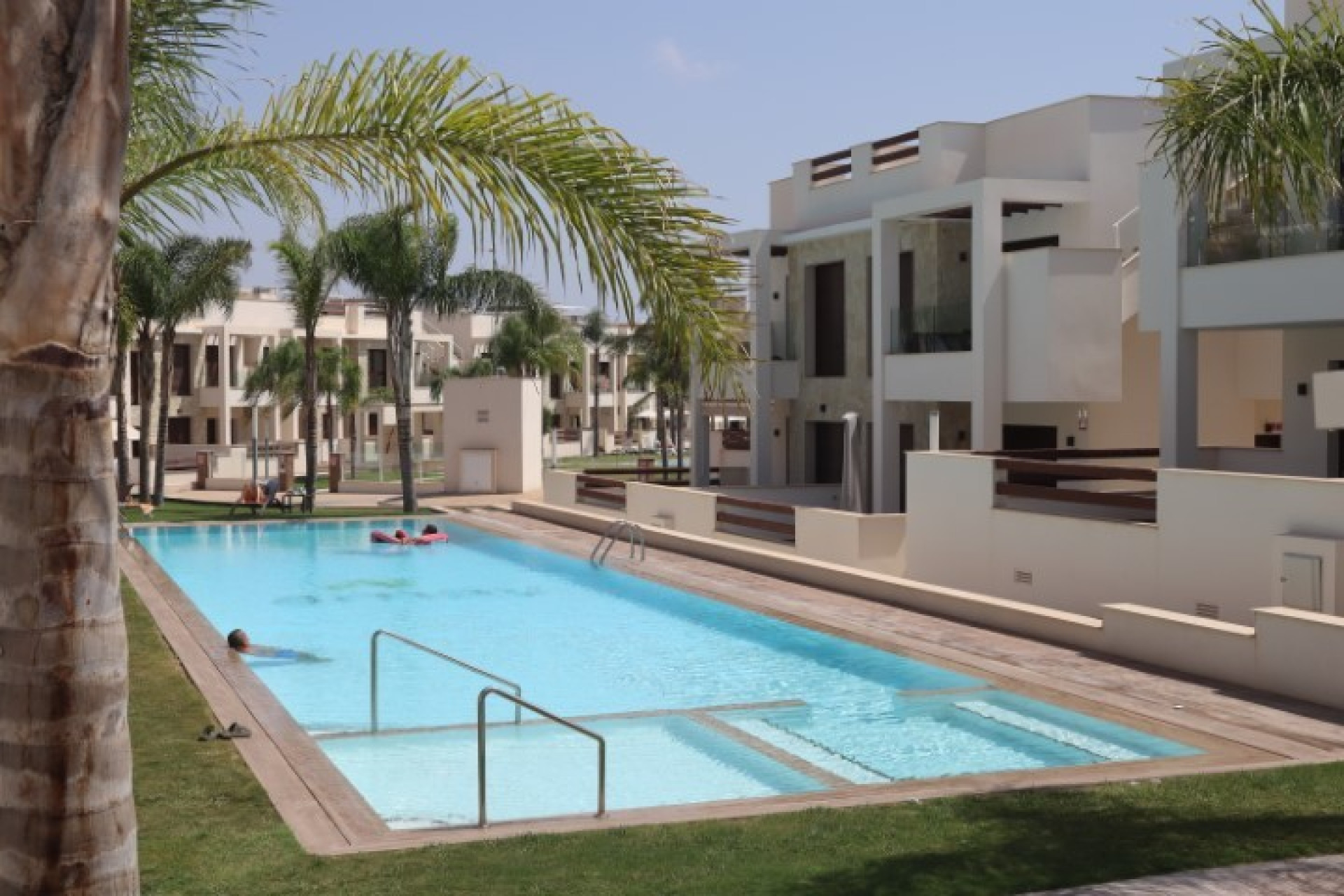 Wynajem długoterminowy - Mieszkanie w bloku - Torrevieja - Los Balcones