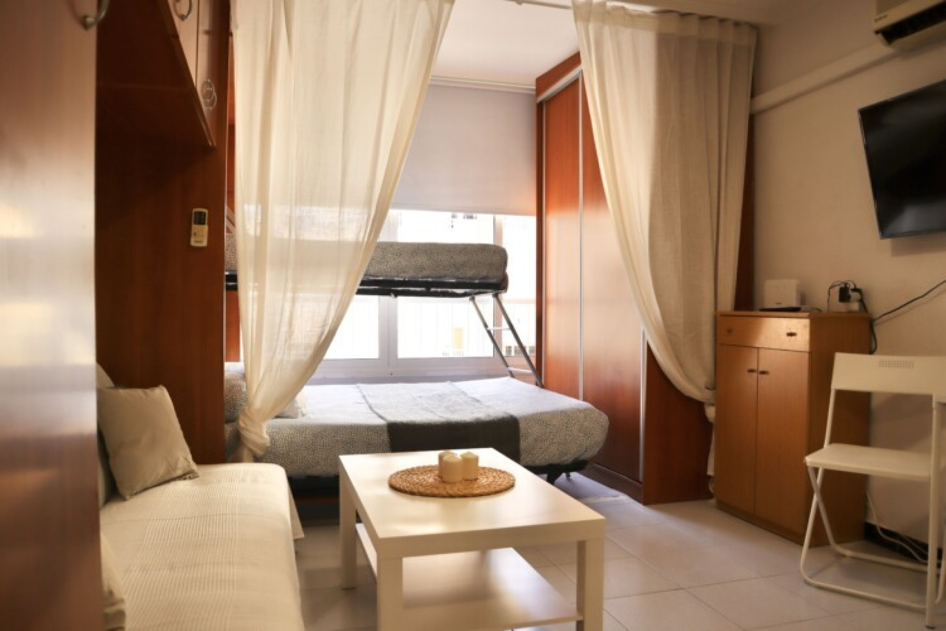 Wynajem długoterminowy - Mieszkanie w bloku - Torrevieja - Playa de los Locos