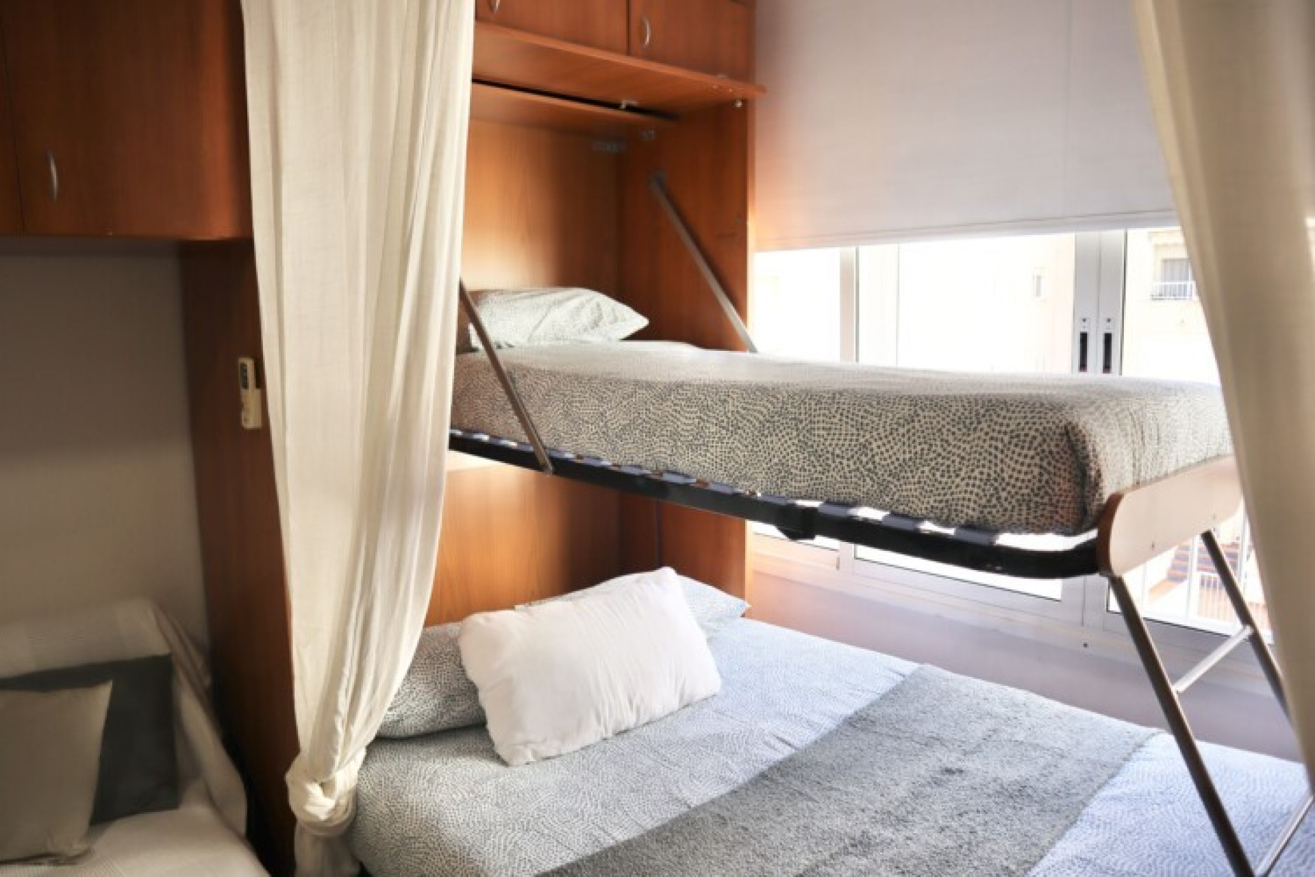 Wynajem długoterminowy - Mieszkanie w bloku - Torrevieja - Playa de los Locos