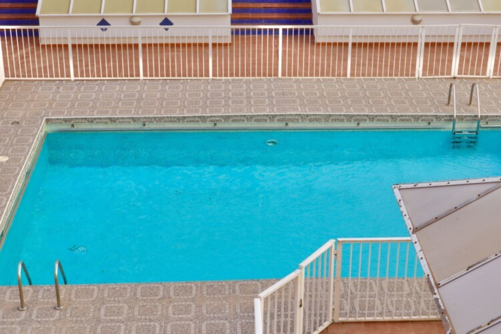 Wynajem długoterminowy - Mieszkanie w bloku - Torrevieja - Playa de los Locos