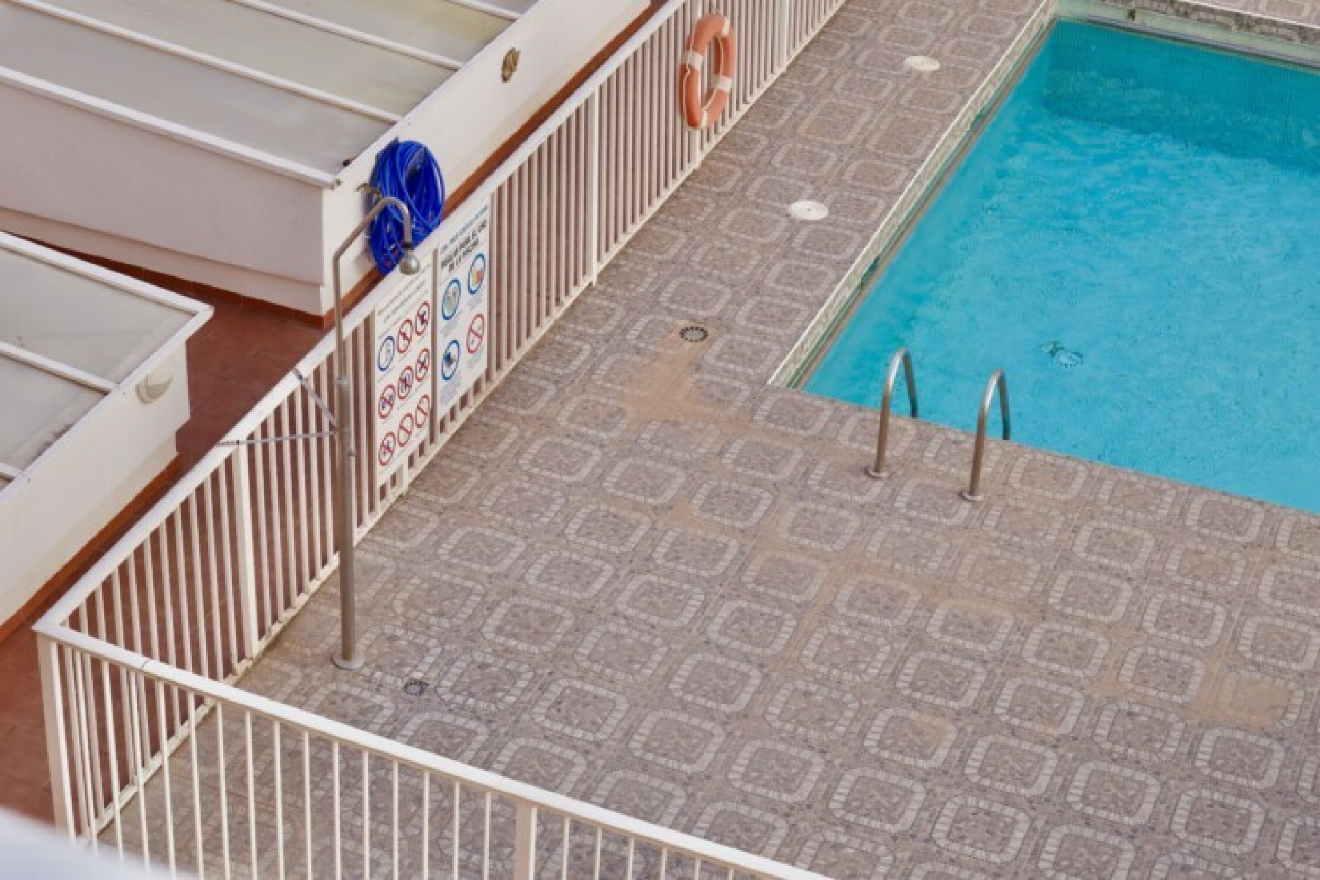 Wynajem długoterminowy - Mieszkanie w bloku - Torrevieja - Playa de los Locos