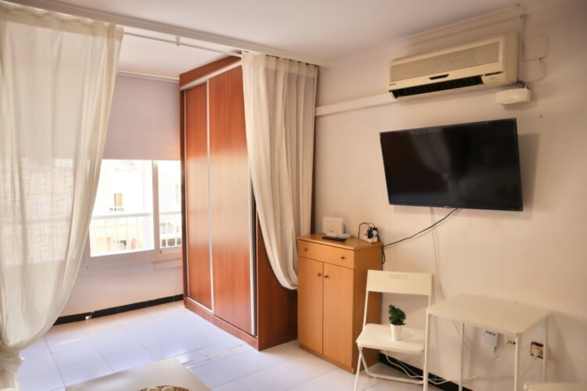 Wynajem długoterminowy - Mieszkanie w bloku - Torrevieja - Playa de los Locos