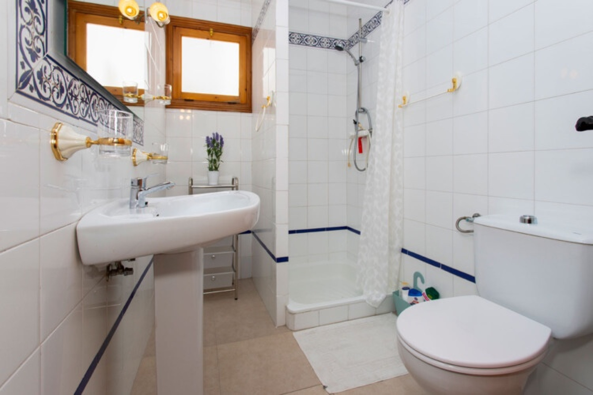 Wynajem długoterminowy - Mieszkanie w bloku - Torrevieja - Playa de los Locos