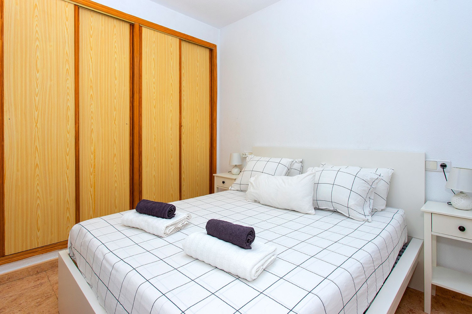 Wynajem długoterminowy - Mieszkanie w bloku - Torrevieja - Playa de los Locos