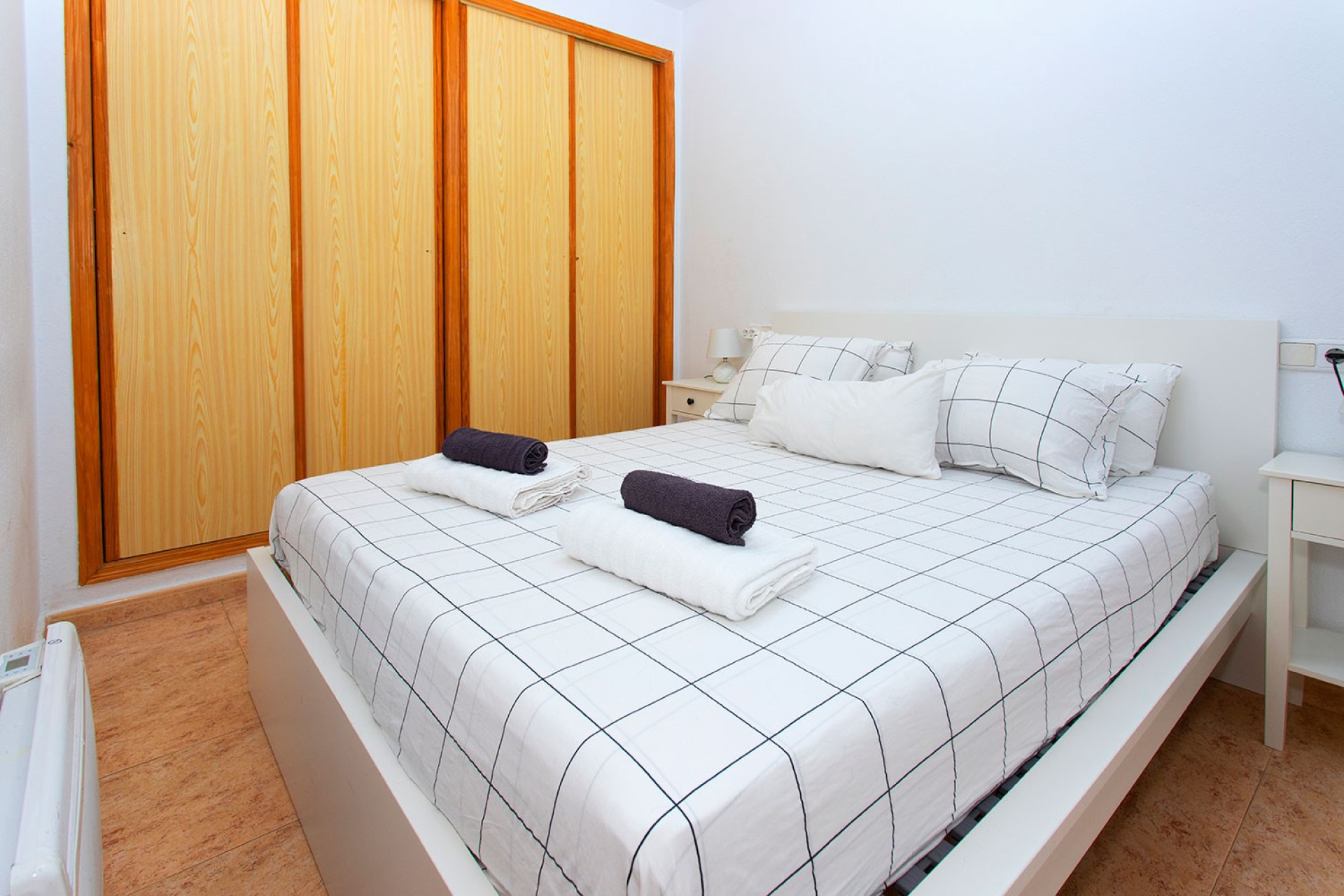 Wynajem długoterminowy - Mieszkanie w bloku - Torrevieja - Playa de los Locos