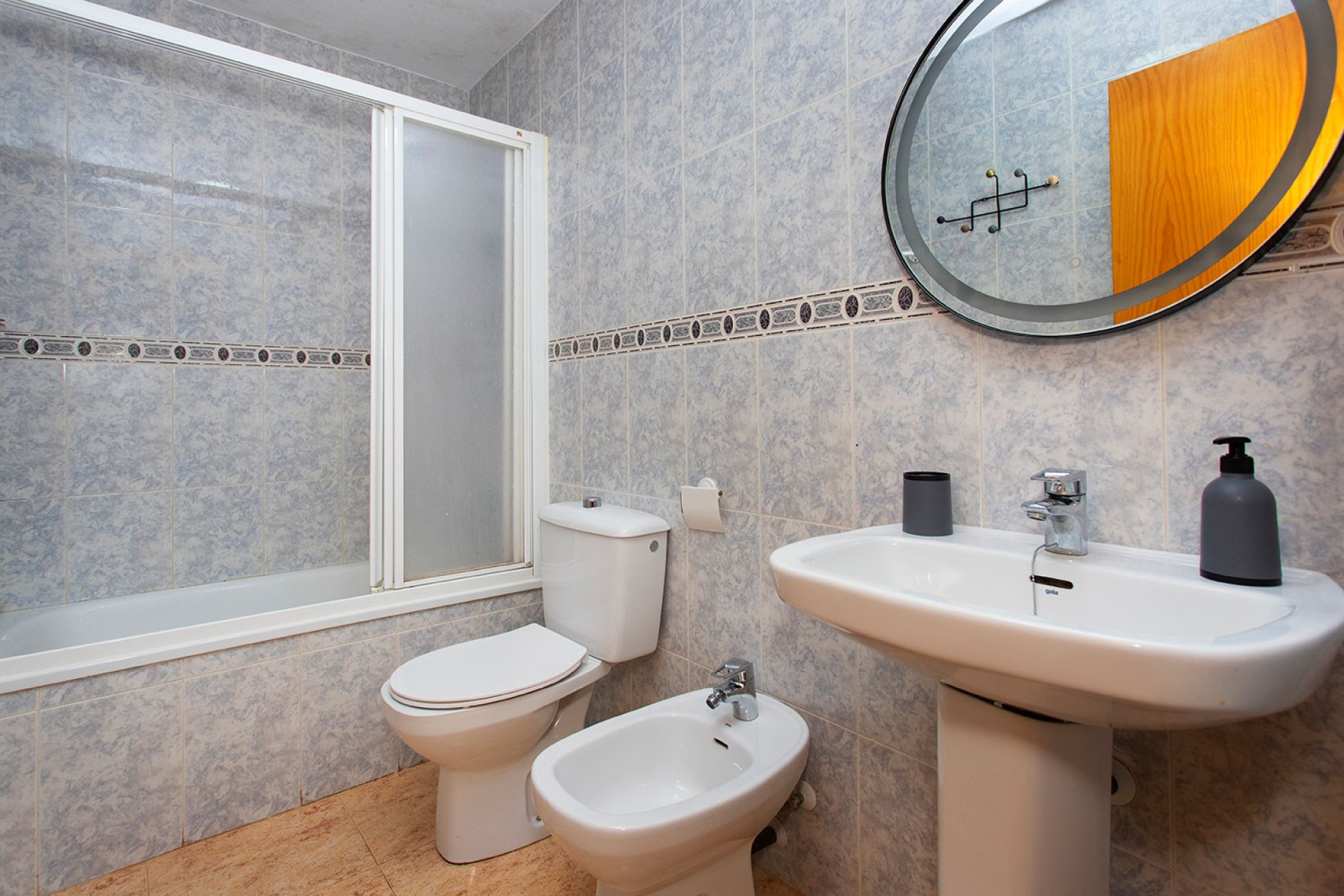 Wynajem długoterminowy - Mieszkanie w bloku - Torrevieja - Playa de los Locos