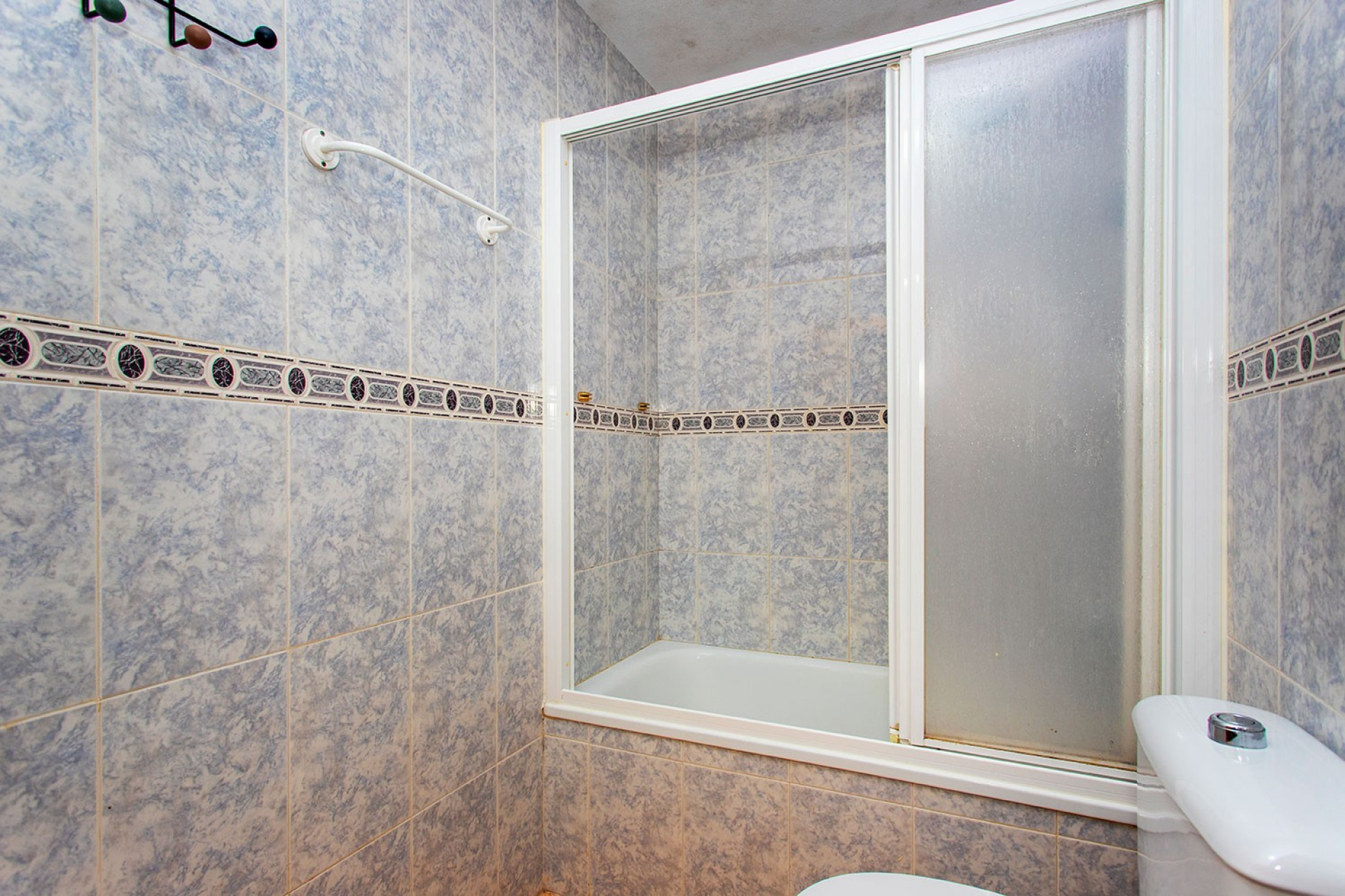 Wynajem długoterminowy - Mieszkanie w bloku - Torrevieja - Playa de los Locos