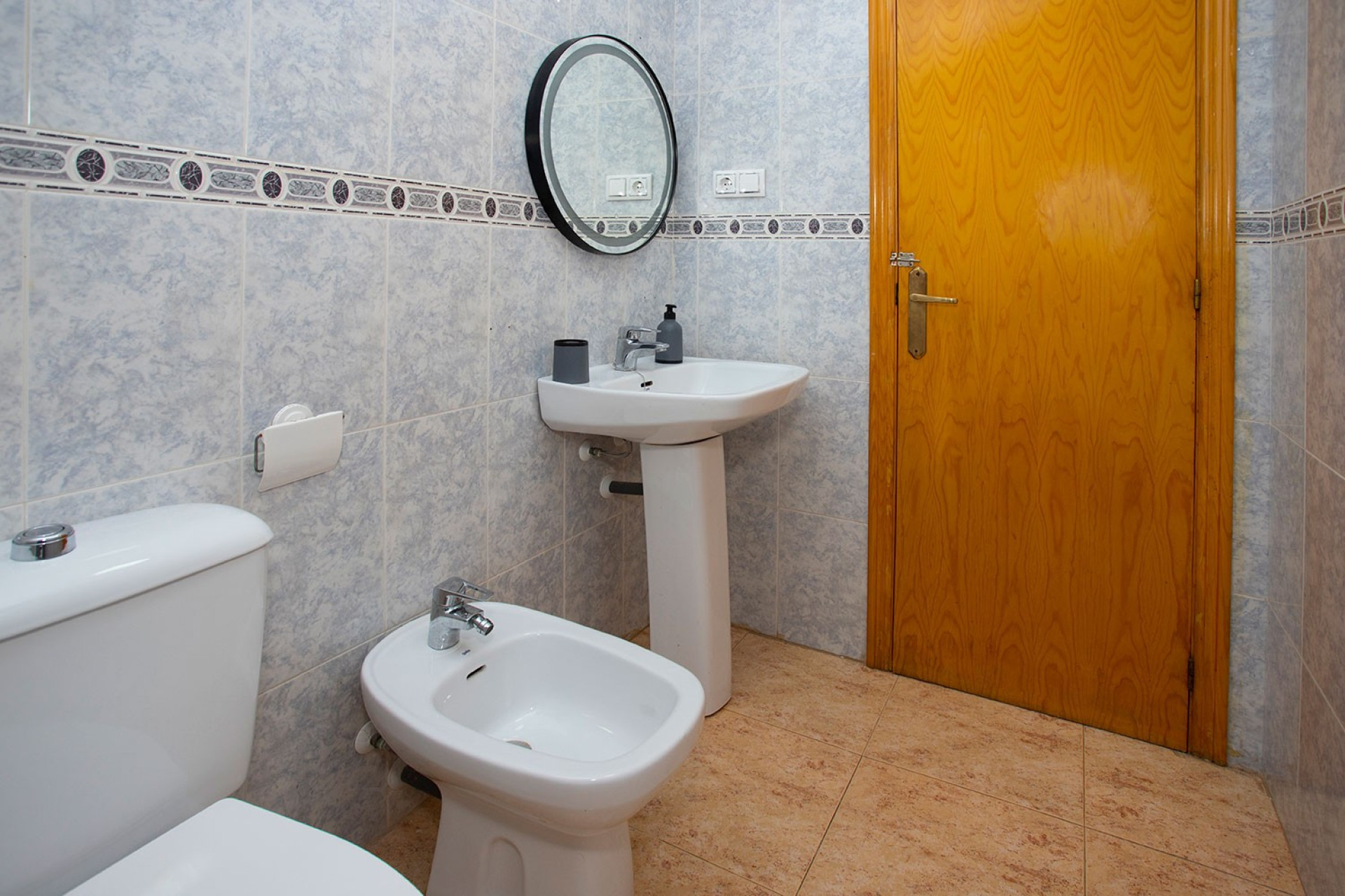 Wynajem długoterminowy - Mieszkanie w bloku - Torrevieja - Playa de los Locos