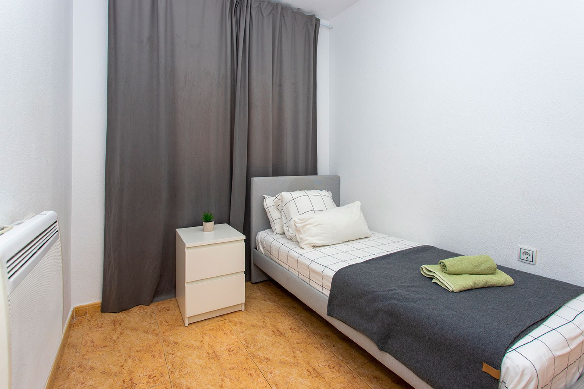 Wynajem długoterminowy - Mieszkanie w bloku - Torrevieja - Playa de los Locos