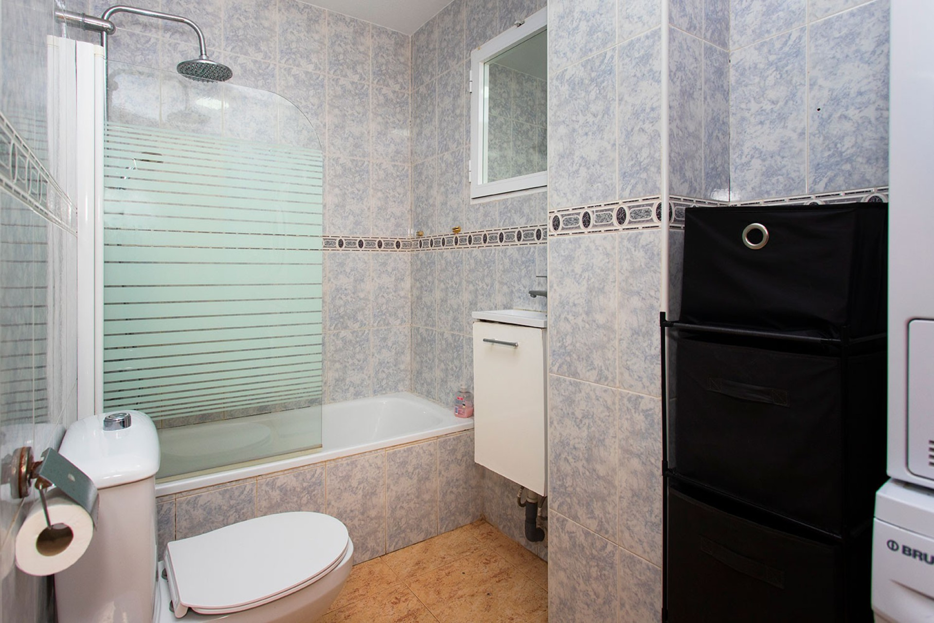 Wynajem długoterminowy - Mieszkanie w bloku - Torrevieja - Playa de los Locos