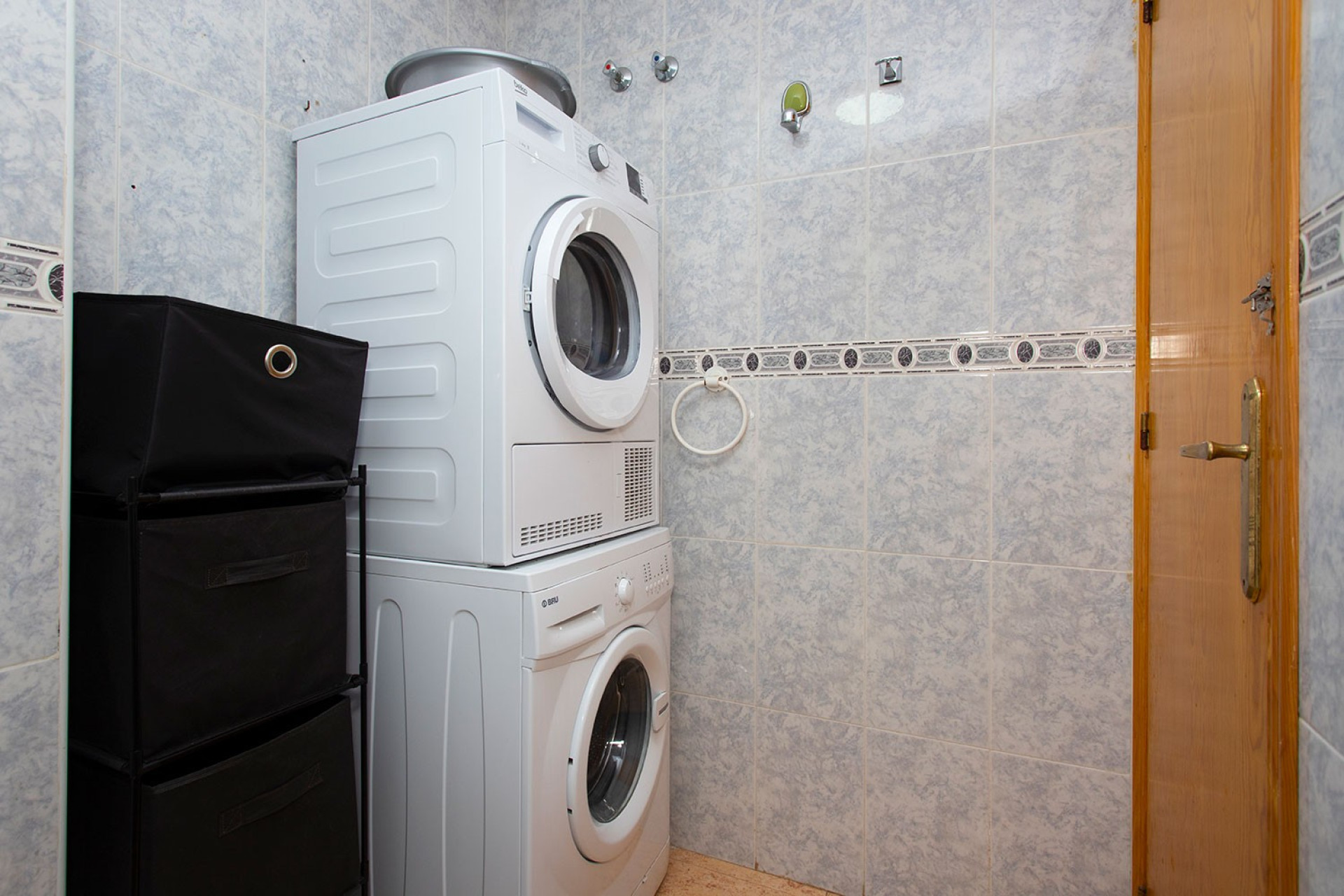 Wynajem długoterminowy - Mieszkanie w bloku - Torrevieja - Playa de los Locos