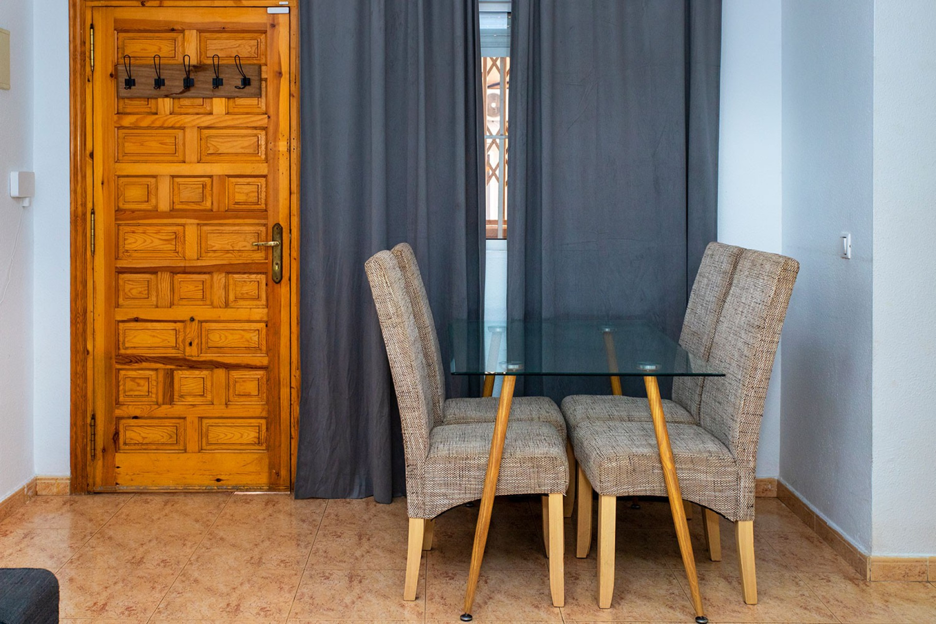 Wynajem długoterminowy - Mieszkanie w bloku - Torrevieja - Playa de los Locos