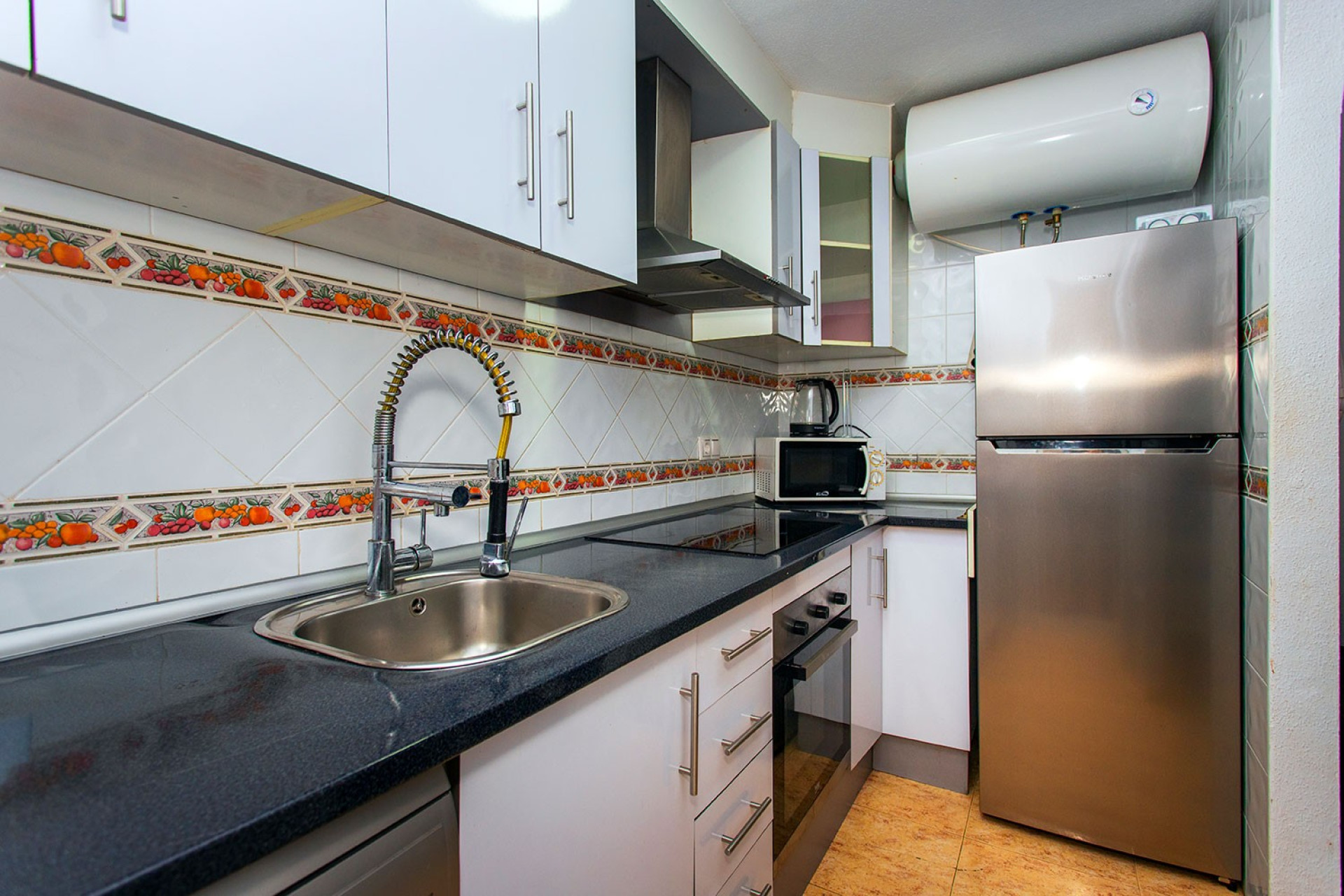 Wynajem długoterminowy - Mieszkanie w bloku - Torrevieja - Playa de los Locos