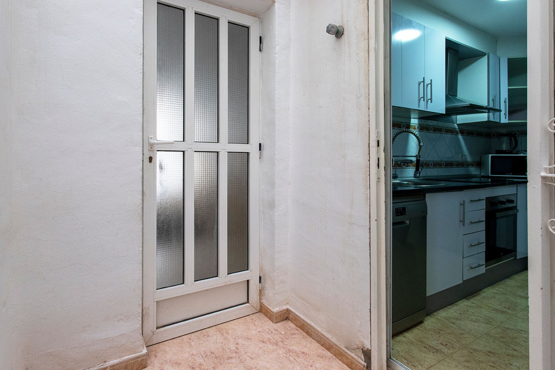 Wynajem długoterminowy - Mieszkanie w bloku - Torrevieja - Playa de los Locos